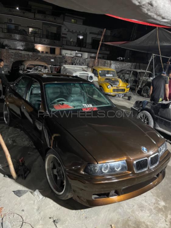 بی ایم ڈبلیو 3 سیریز - 1994 Beamer  Image-1