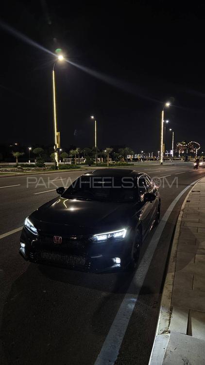 ہونڈا سوک - 2025 black_fe1 Image-1