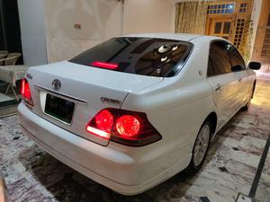 Toyota Crown Royal Saloon G 2004 for Sale in Nowshera