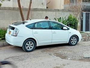 Toyota Prius Alpha G 2010 for Sale in Karachi
