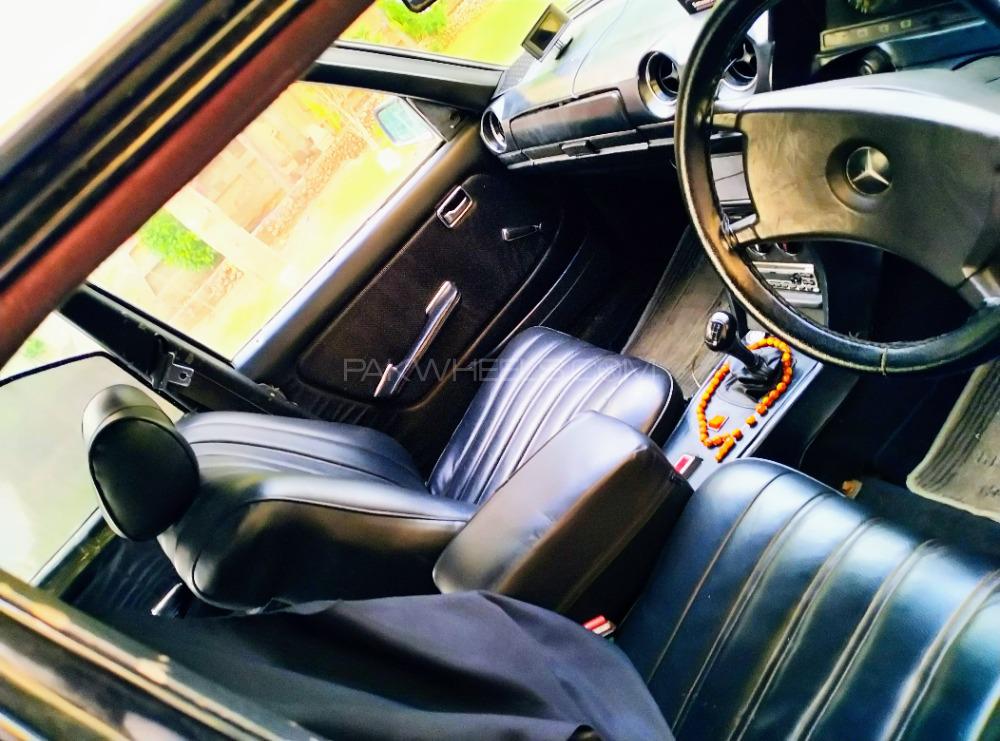 Mercedes Benz 200 D 1977 for Sale in Lahore Mercedes Benz 200 D 1977 for Sale in Lahore Image-5