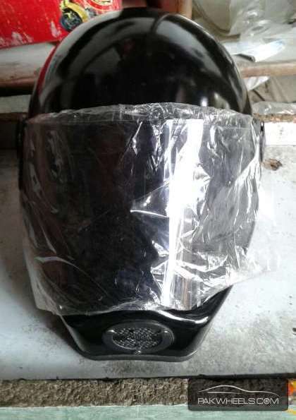 Helmet in Jet Black for sale Image-1