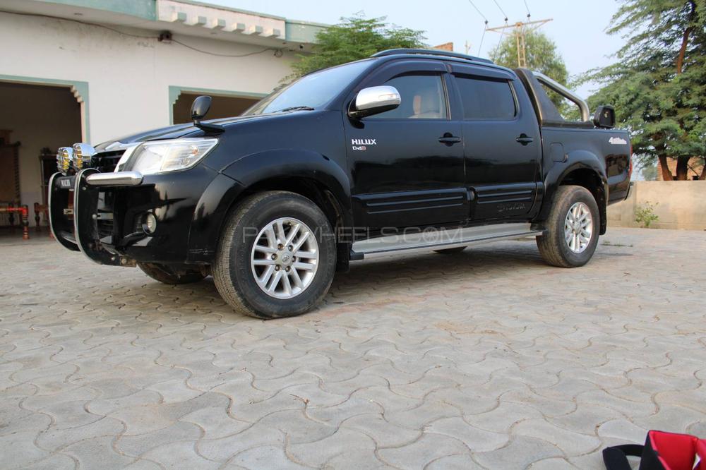 Toyota Hilux 2015 for Sale in Narowal Image-1