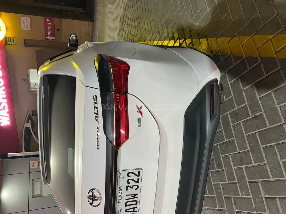 toyota corolla 2015 to 2022 roof spoiler in ABS plastic Image-1