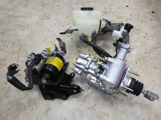 prius aqua axio abs and battery avalibale Image-1