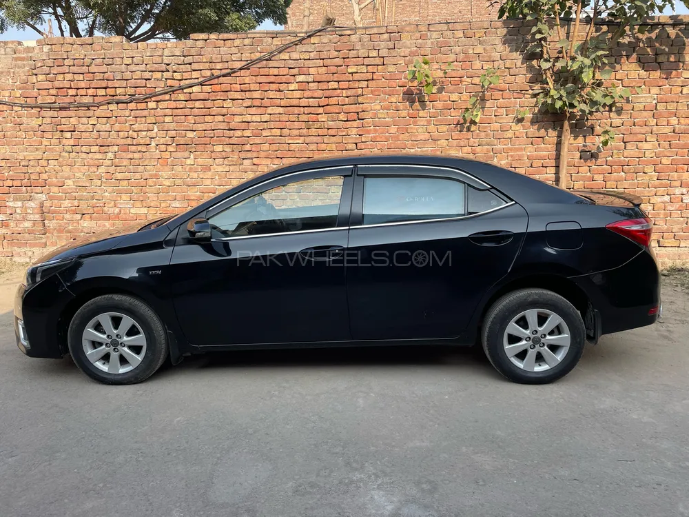 Toyota Corolla 2015 for Sale in Faisalabad Image-1
