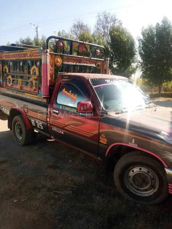 Toyota Hilux 1990 for Sale in Mardan Image-1