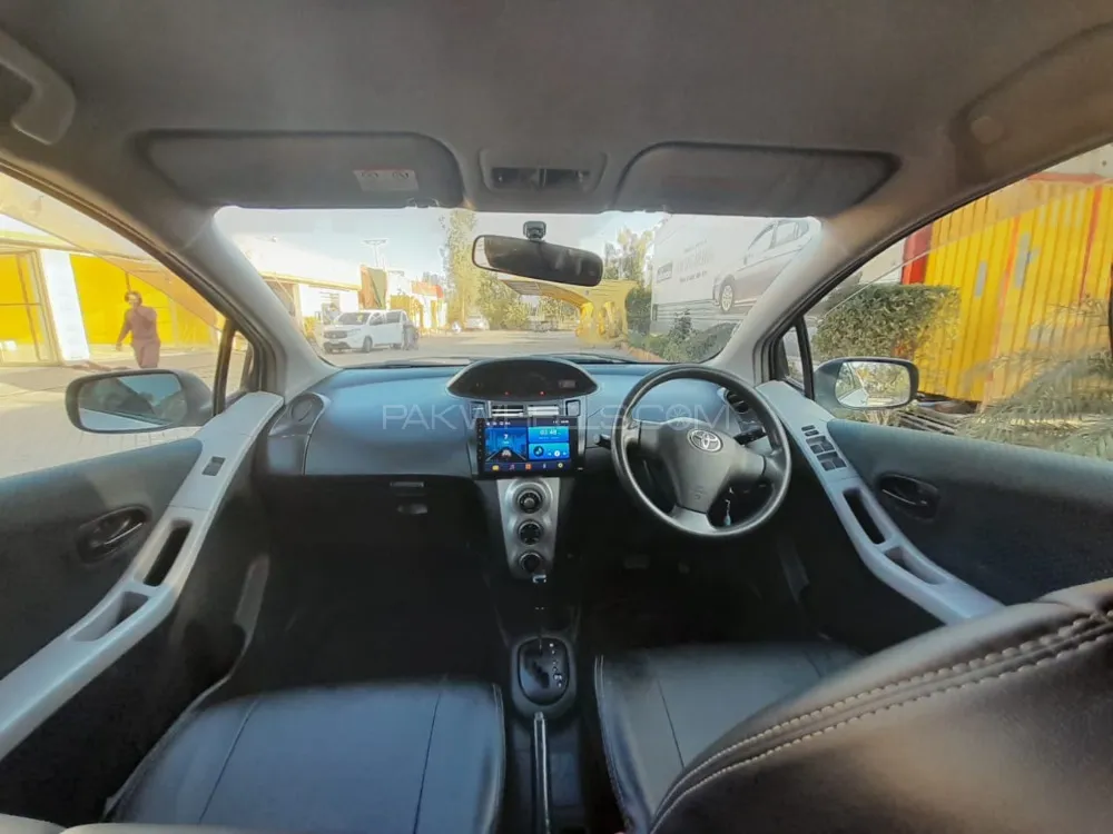 Toyota Vitz 2005 for Sale in Lahore Image-1