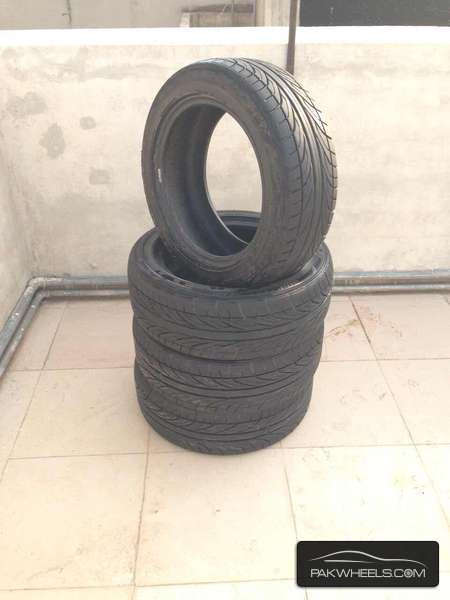 Almost Brand New Japan Dunlop tyres For Sale Image-1