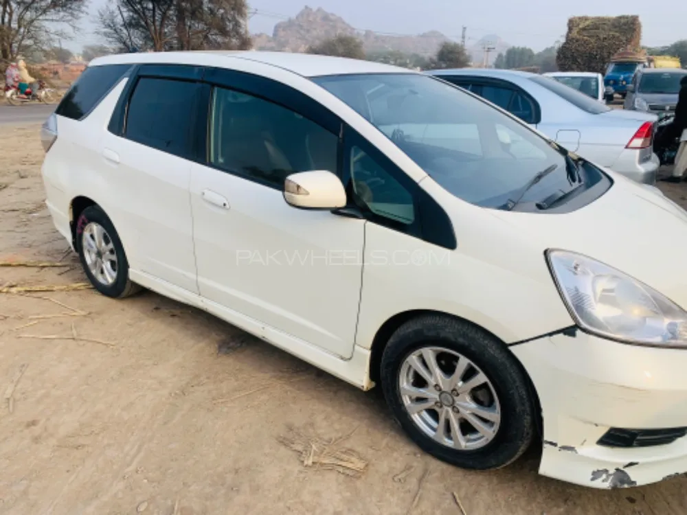 Honda Fit 2012 for Sale in Chiniot Image-1