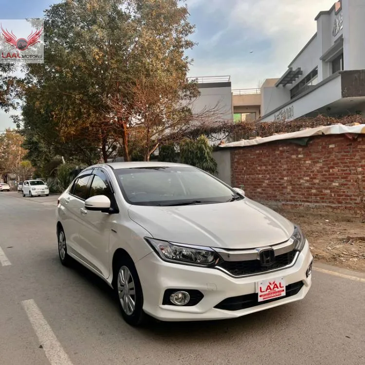 Honda Grace Hybrid 2019 for Sale in Lahore Image-1