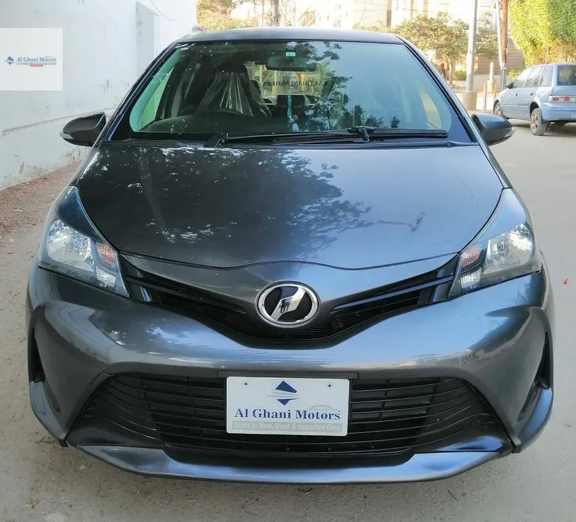 Toyota Vitz 2014 for Sale in Karachi Image-1