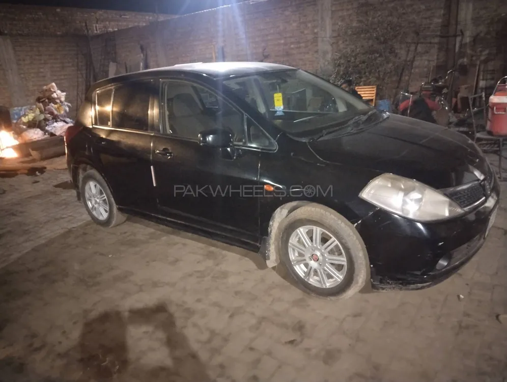 Nissan Tiida 2011 for Sale in Lahore Image-1