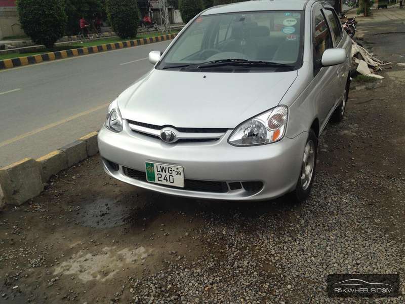 Toyota Platz 2004 for Sale in Lahore Image-1
