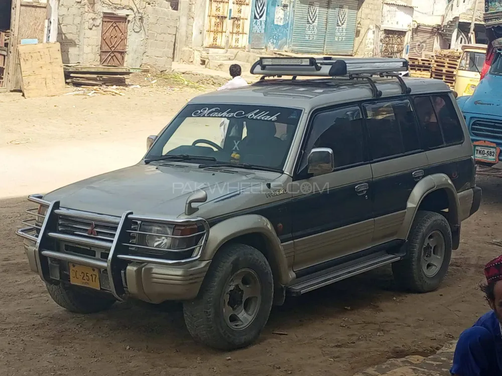 Mitsubishi Pajero 1992 for Sale in Karachi Image-1