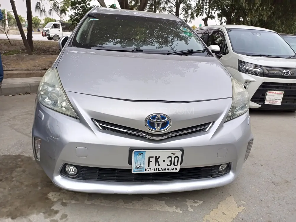 Toyota Prius Alpha 2011 for Sale in Rawalpindi Image-1