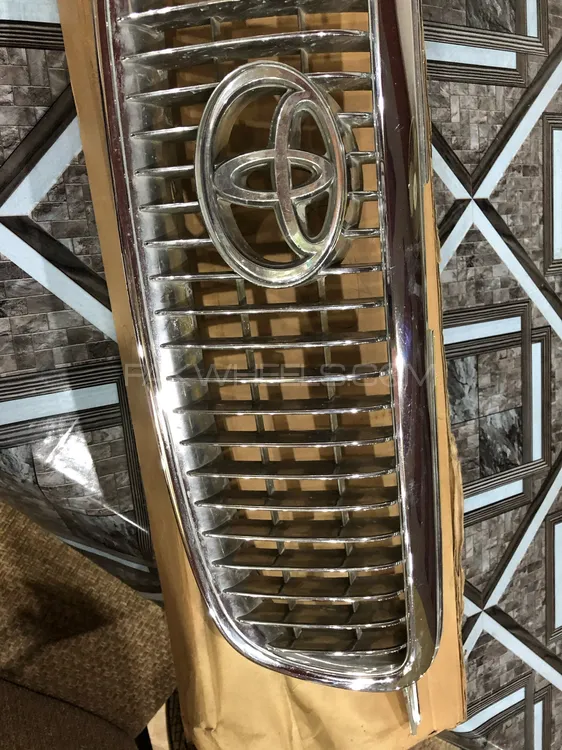 Toyota Corolla front chrome grill 2003-2007 Image-1