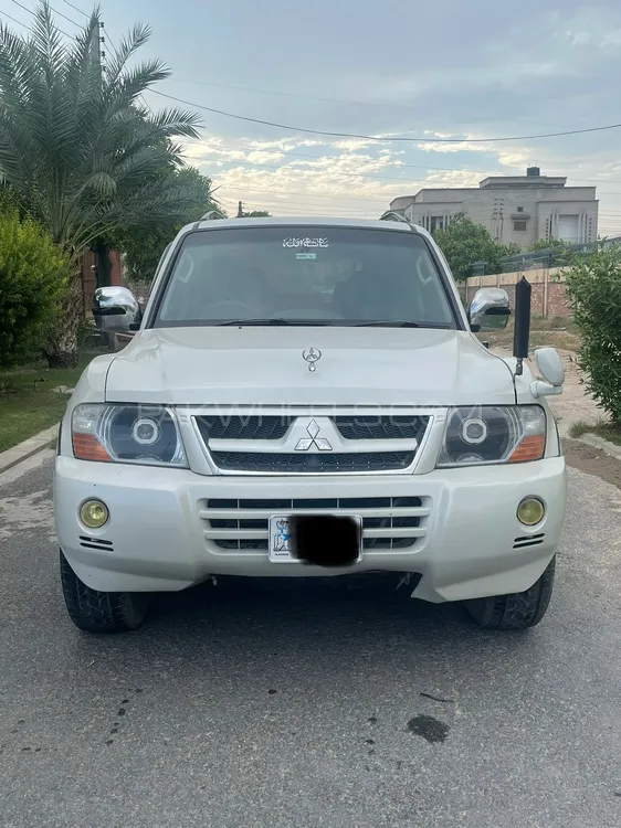 Mitsubishi Pajero 2004 for Sale in Sahiwal Image-1