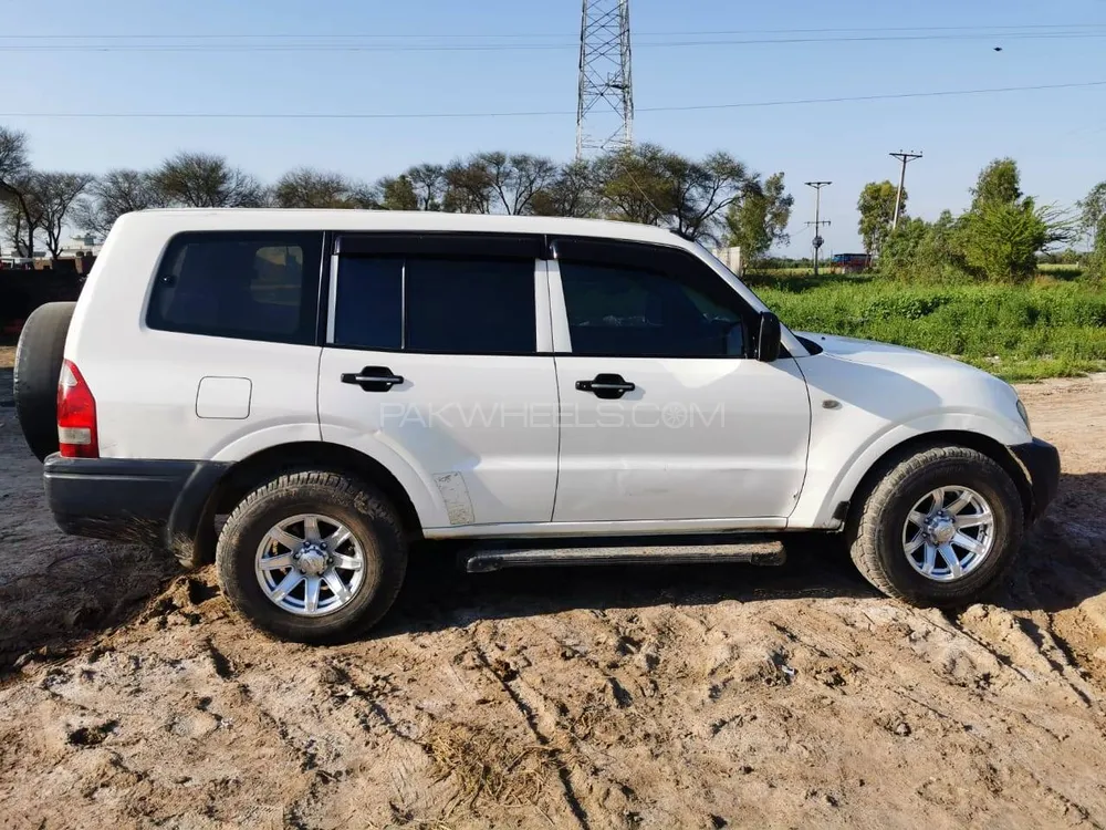 Mitsubishi Pajero 2005 for Sale in Gujrat Image-1
