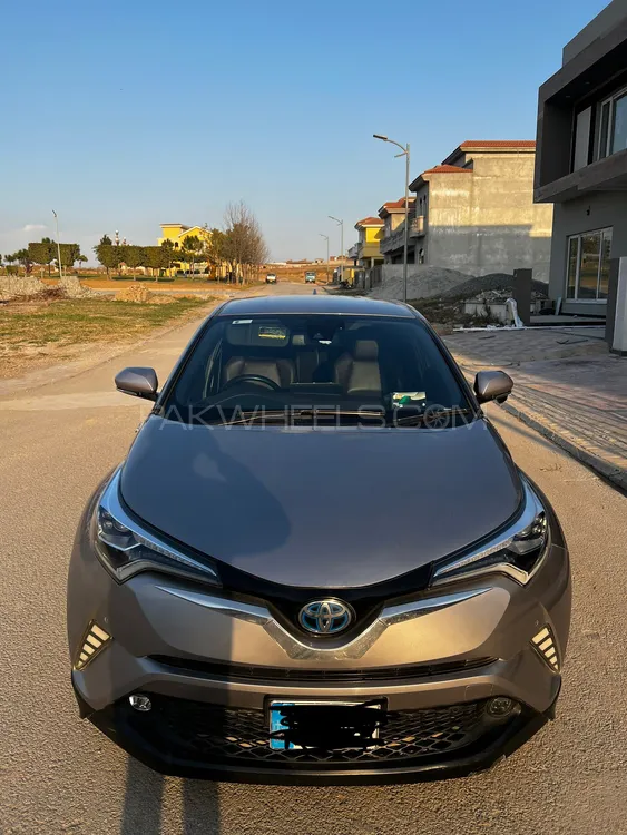Toyota C-HR 2017 for Sale in Islamabad Image-1