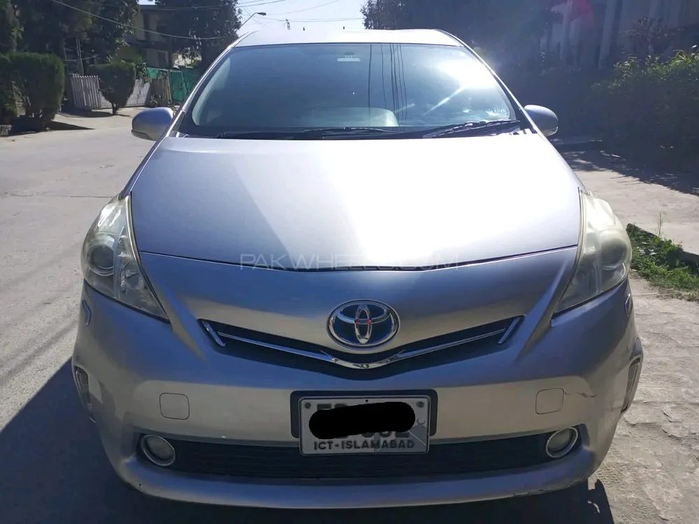 Toyota Prius Alpha 2012 for Sale in Rawalpindi Image-1