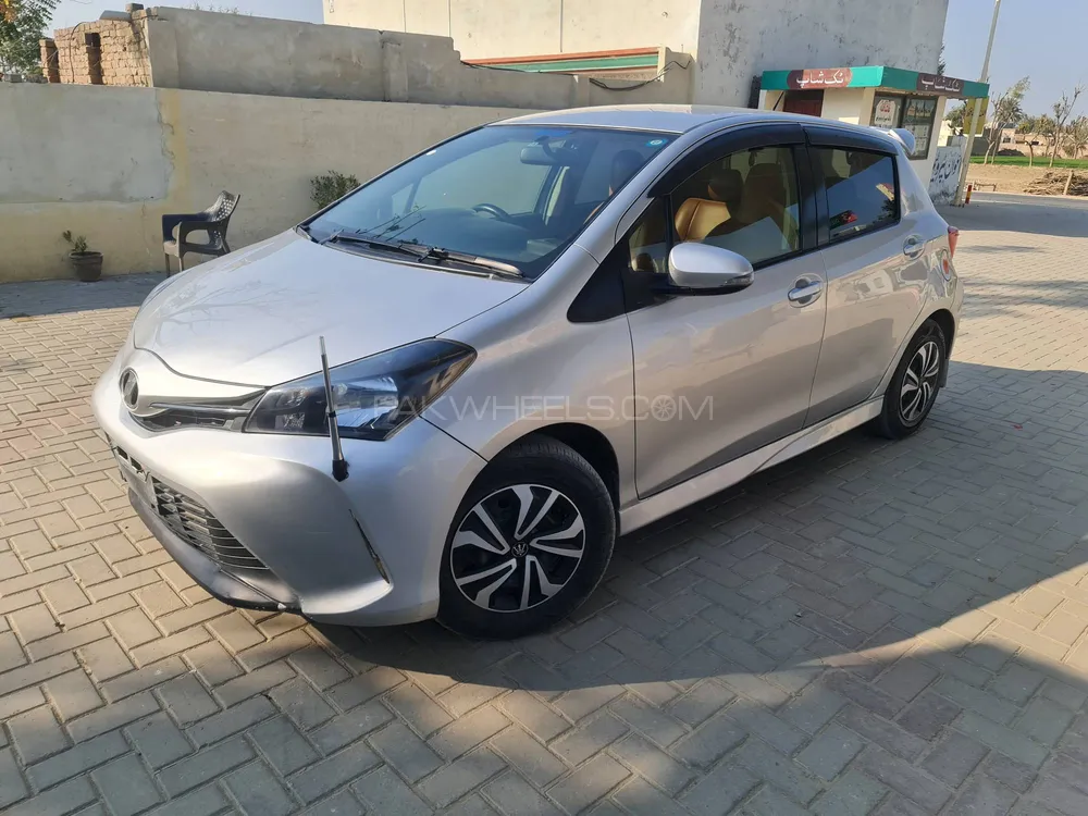 Toyota Vitz 2014 for Sale in Layyah Image-1