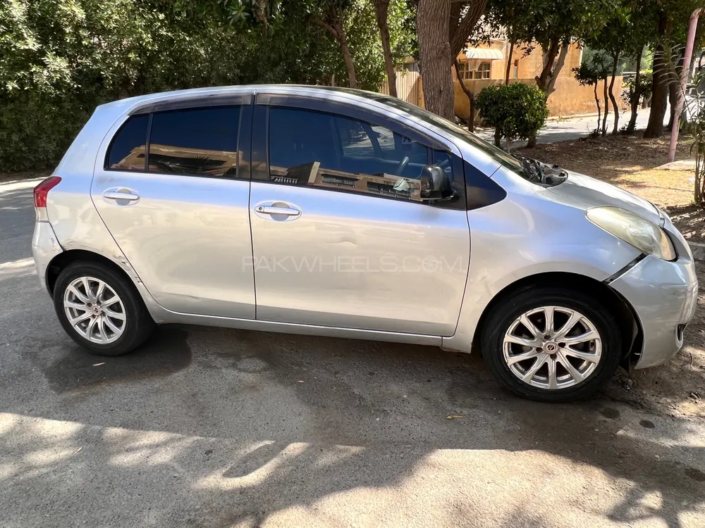 Toyota Vitz 2010 for Sale in Karachi Image-1