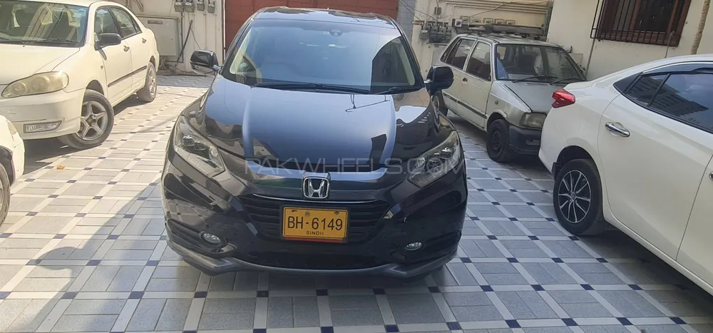Honda Vezel 2002 for Sale in Karachi Image-1