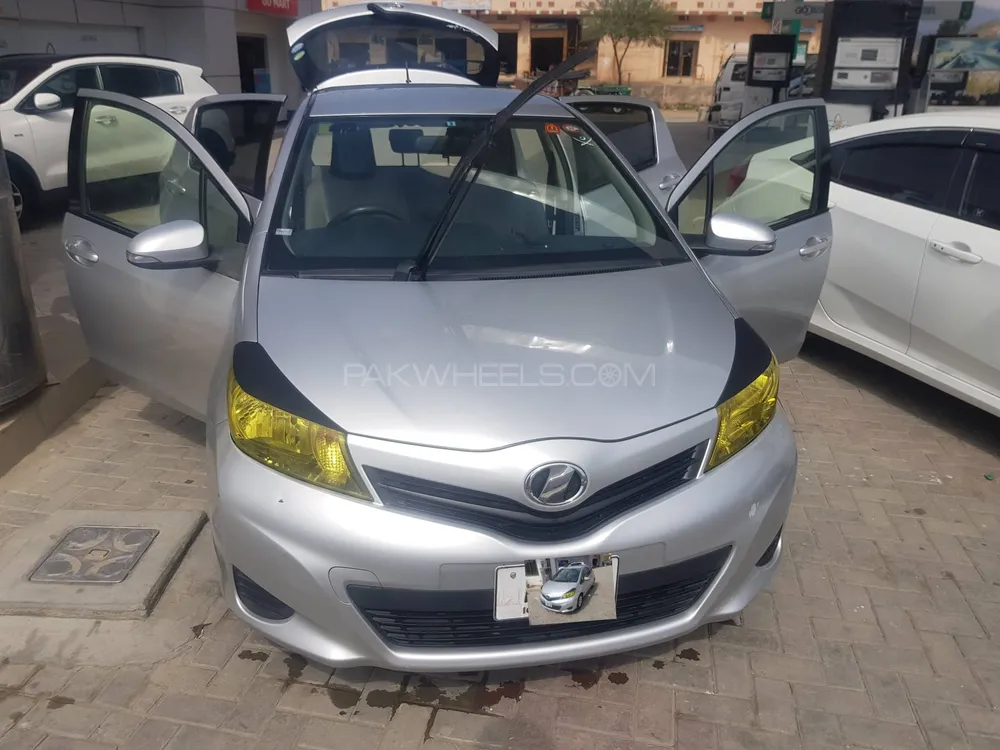 Toyota Vitz 2014 for Sale in Bhimber Image-1