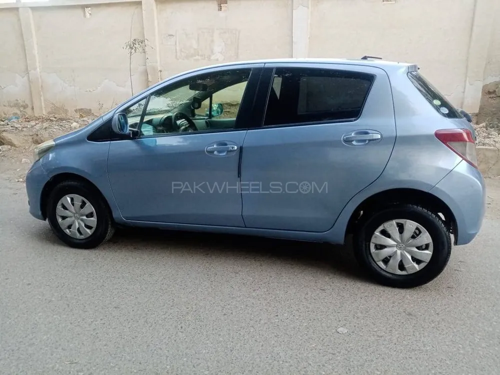 Toyota Vitz 2013 for Sale in Karachi Image-1