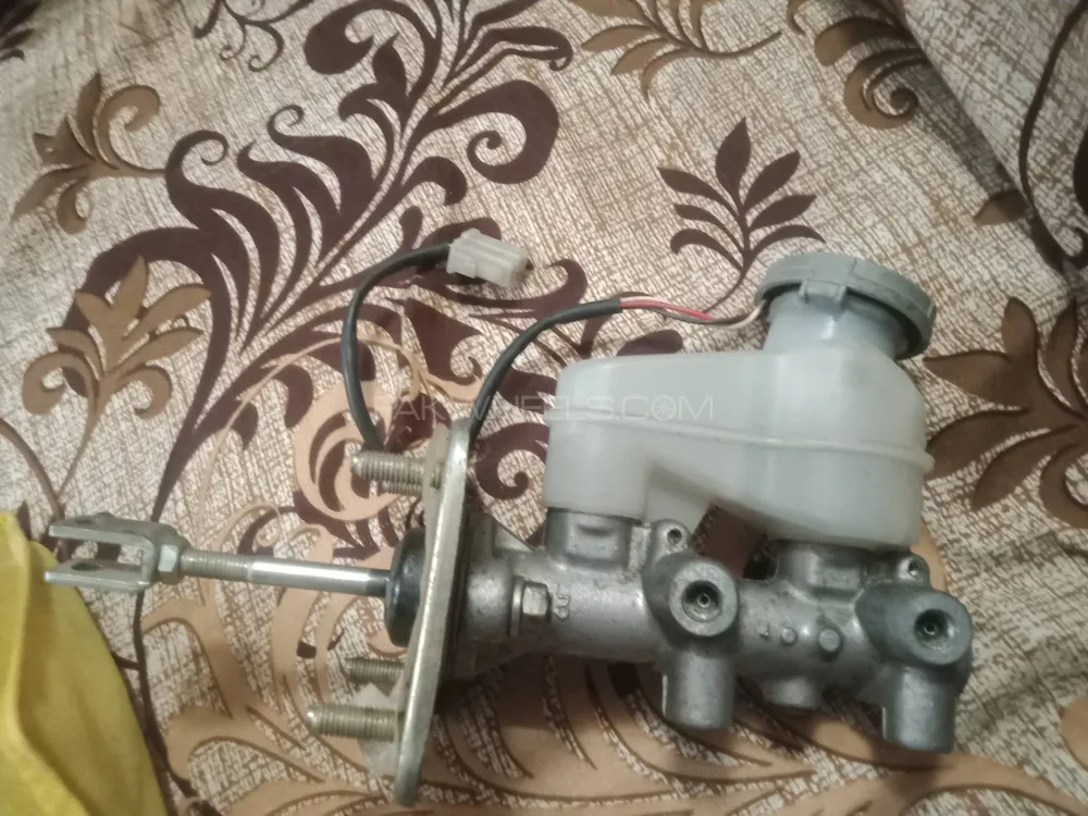 master brake cylinder Image-1
