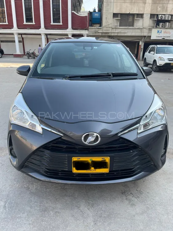 Toyota Vitz 2017 for Sale in Karachi Image-1