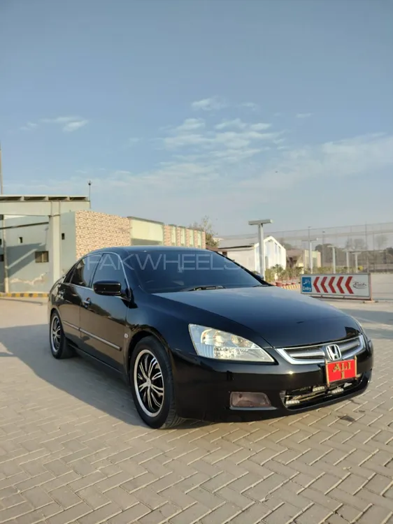 Honda Accord 2005 for Sale in Multan Image-1
