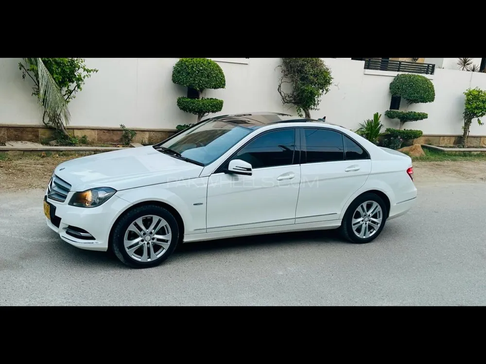 Mercedes Benz C Class 2011 for Sale in Karachi Image-1