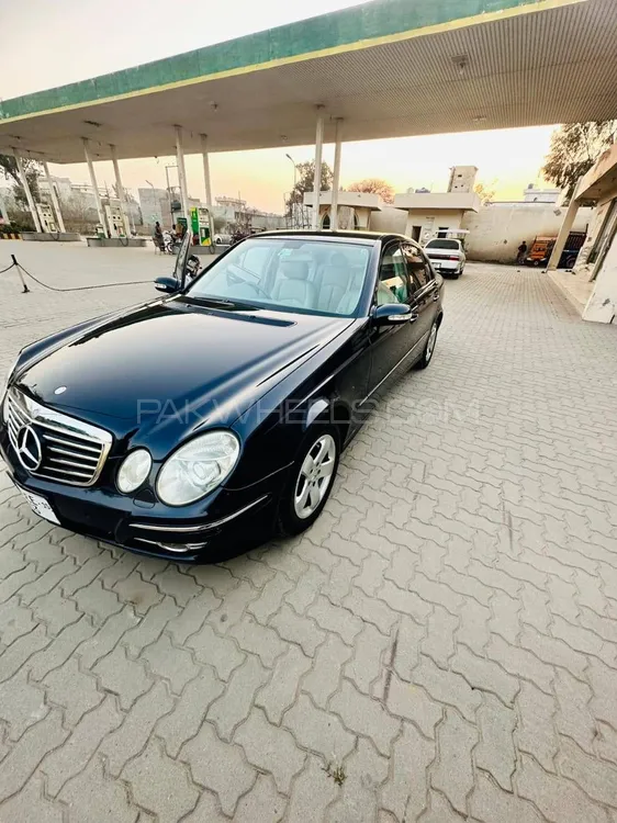 Mercedes Benz E Class 2004 for Sale in Gujrat Image-1