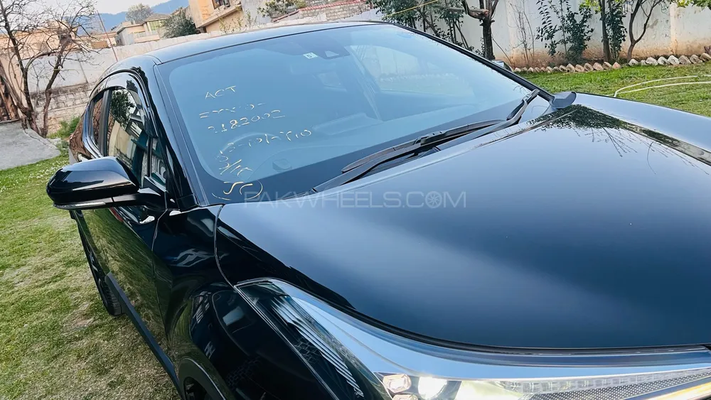 Toyota C-HR 2019 for Sale in Islamabad Image-1