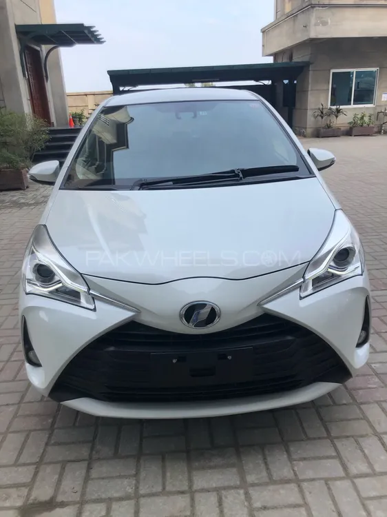 Toyota Vitz 2017 for Sale in Sialkot Image-1