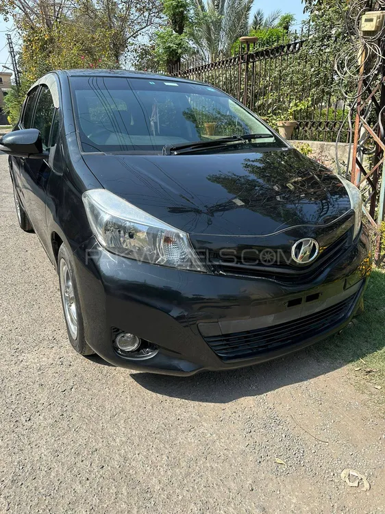 Toyota Vitz 2011 for Sale in Lahore Image-1