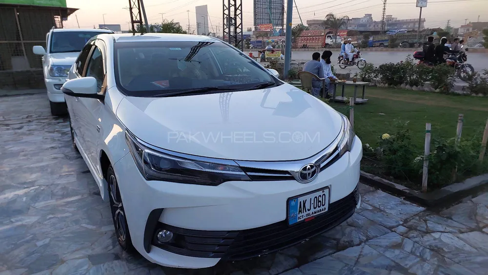 Toyota Corolla 2018 for Sale in Peshawar Image-1