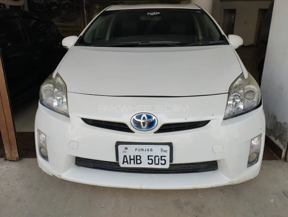 Toyota Prius 2010 for Sale in Multan Image-1
