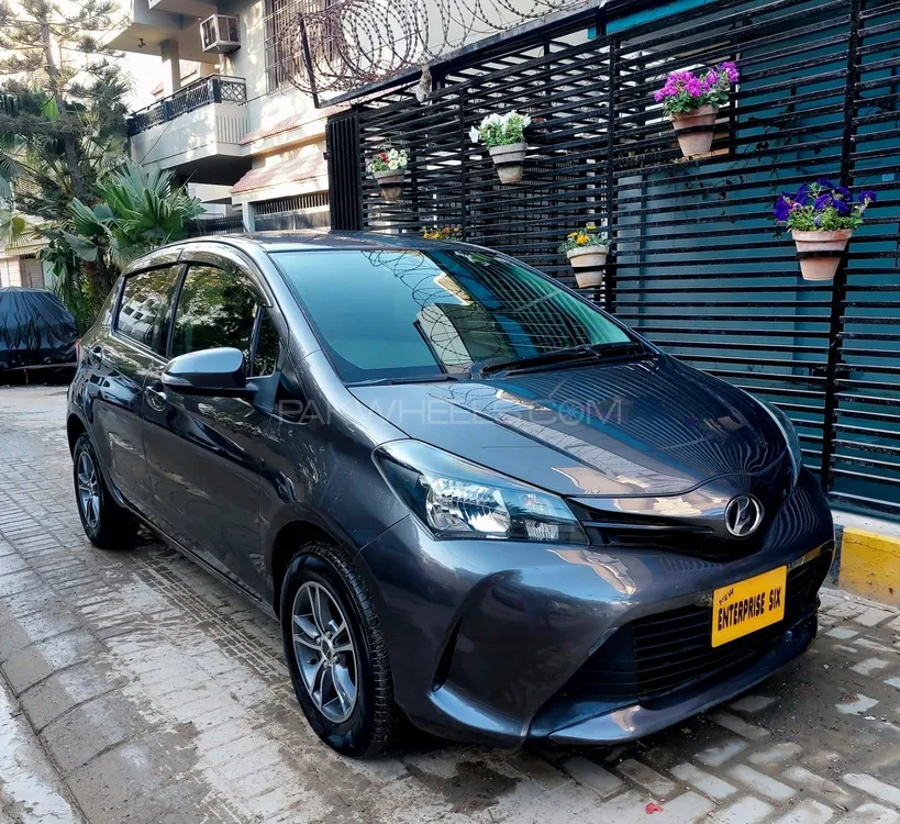 Toyota Vitz 2014 for Sale in Karachi Image-1