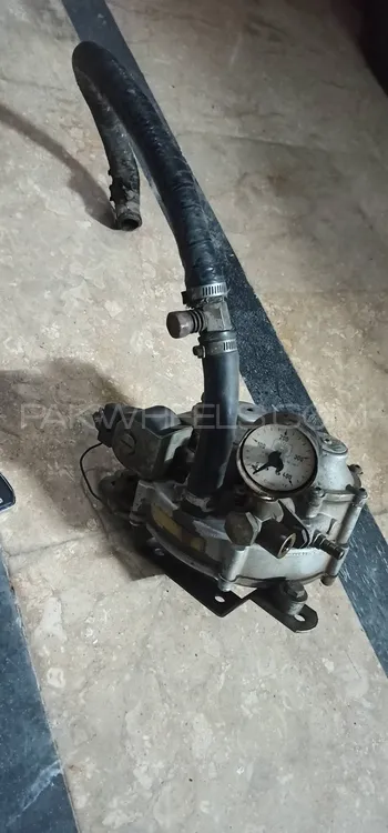 CNG kit with cylinder and stand Image-1