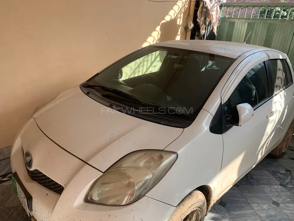 Toyota Vitz 2010 for Sale in Sialkot Image-1