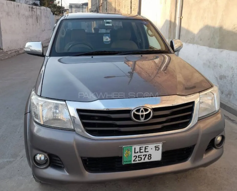 Toyota Hilux 2015 for Sale in Mardan Image-1