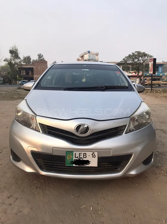 Toyota Vitz 2016 for Sale in Gujrat Image-1