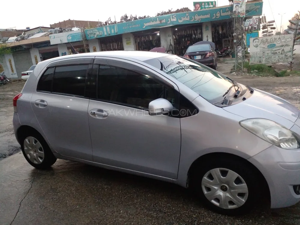 Toyota Vitz 2008 for Sale in Takhtbai Image-1