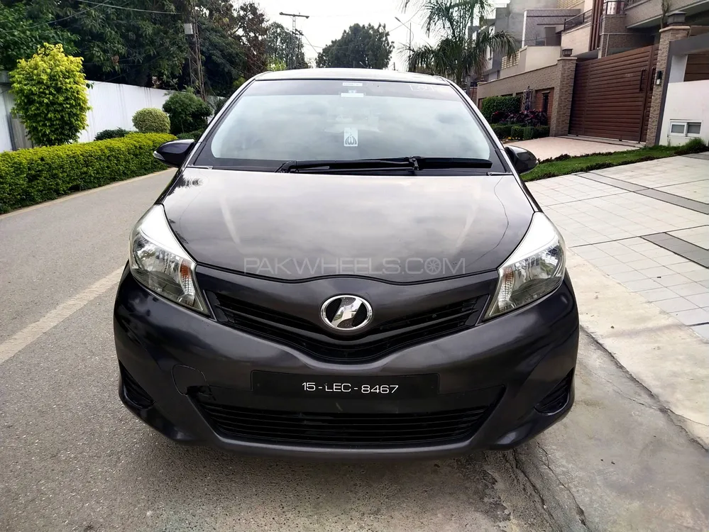 Toyota Vitz 2012 for Sale in Peshawar Image-1