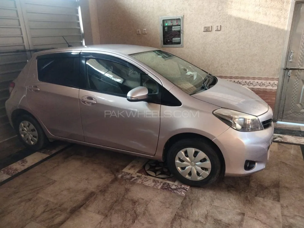 Toyota Vitz 2014 for Sale in Peshawar Image-1