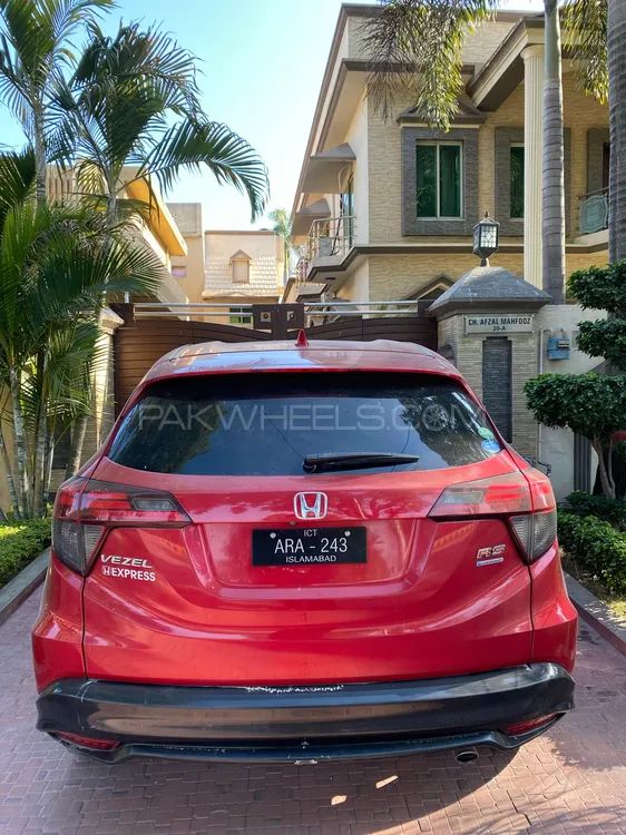 Honda Vezel 2017 for Sale in Jhelum Image-1