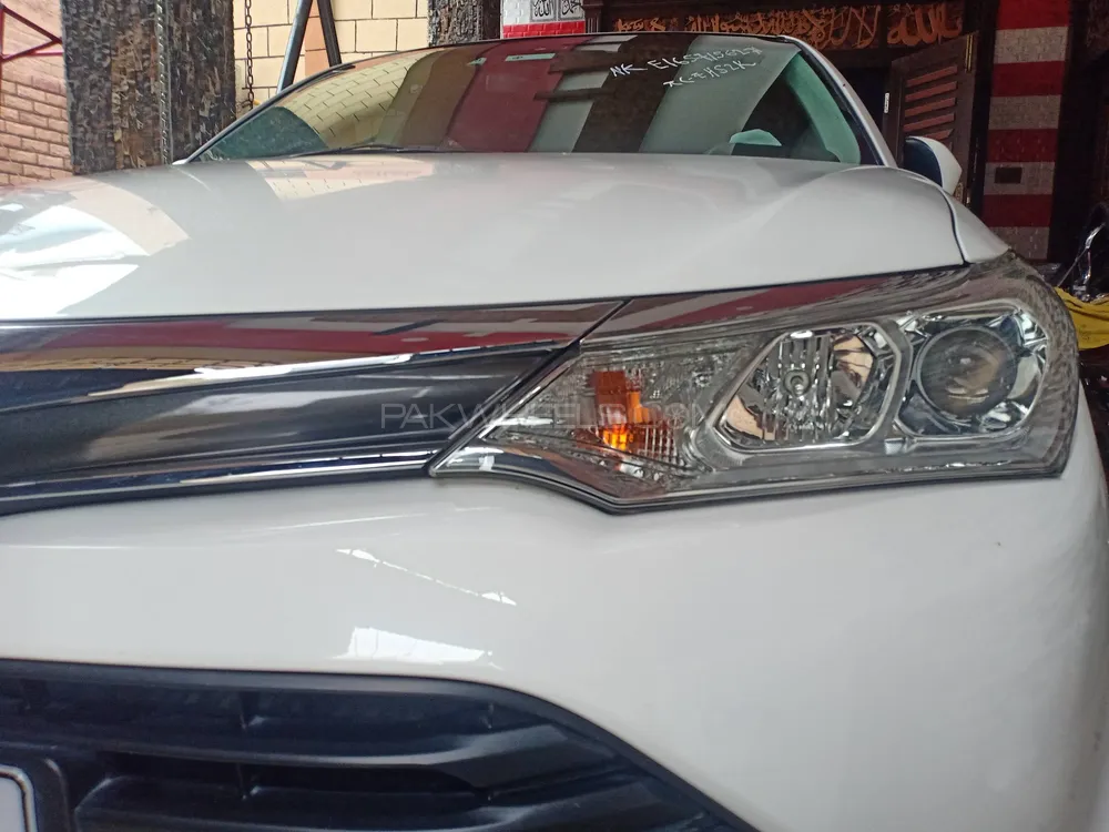 Toyota Corolla Axio 2017 for Sale in Peshawar Image-1